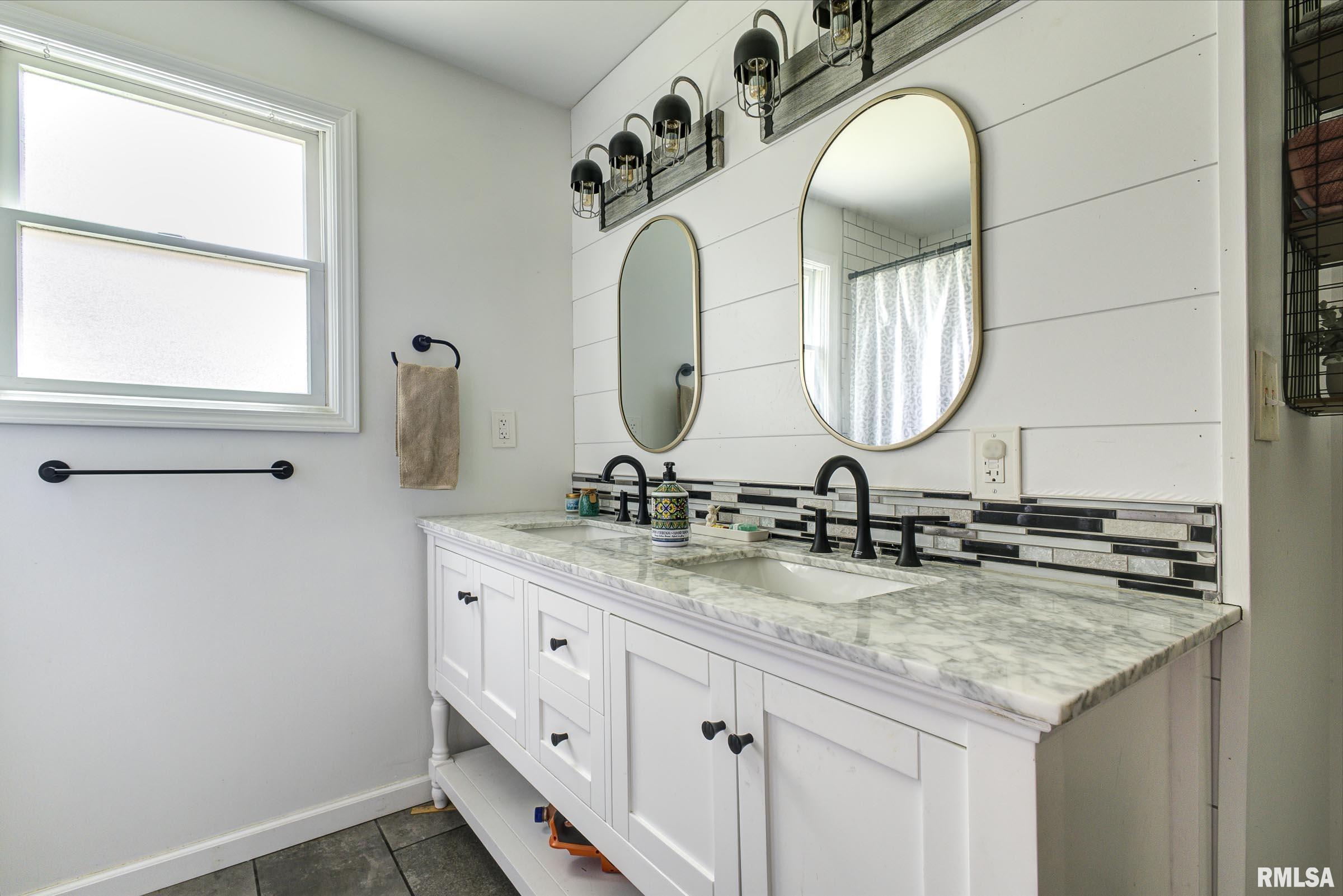 319 Robin Road Macomb, IL 61455 - Photo 20 of 34