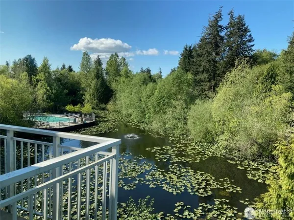 $304,950 | 12303 Harbour Pointe Boulevard, Unit S303, Mukilteo, WA 98275
