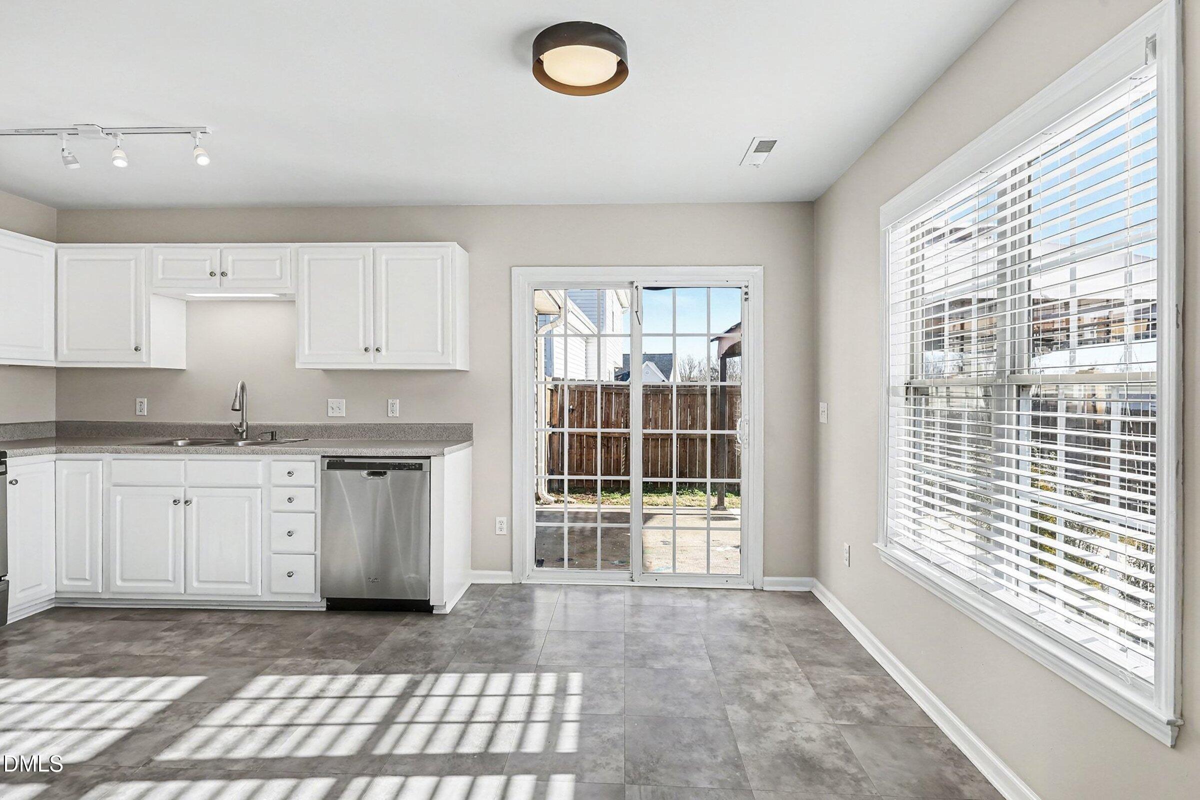 1005 Tesh Court High Point, NC 27265 - Photo 13 of 34 010_file_8871