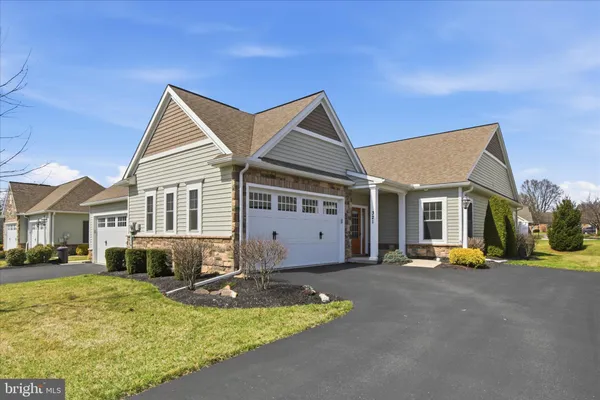 $470,000 | 321 Pin Oak Drive, Lititz, PA 17543