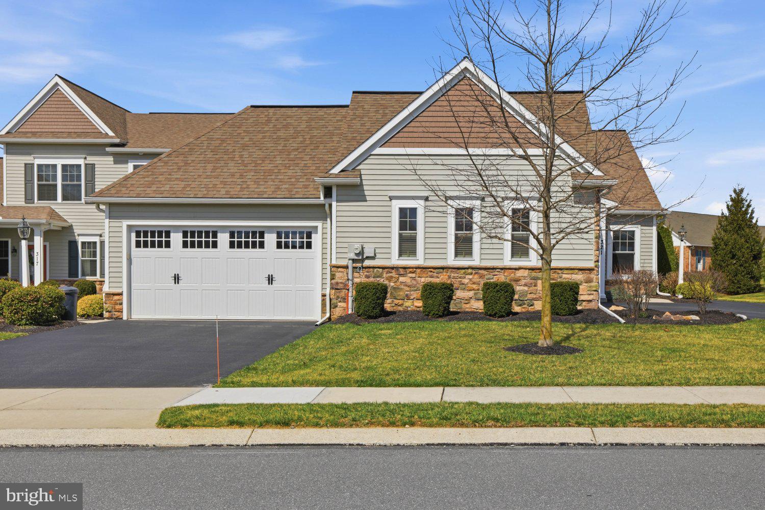 321 Pin Oak Drive Lititz, PA 17543 - Photo 2 of 27