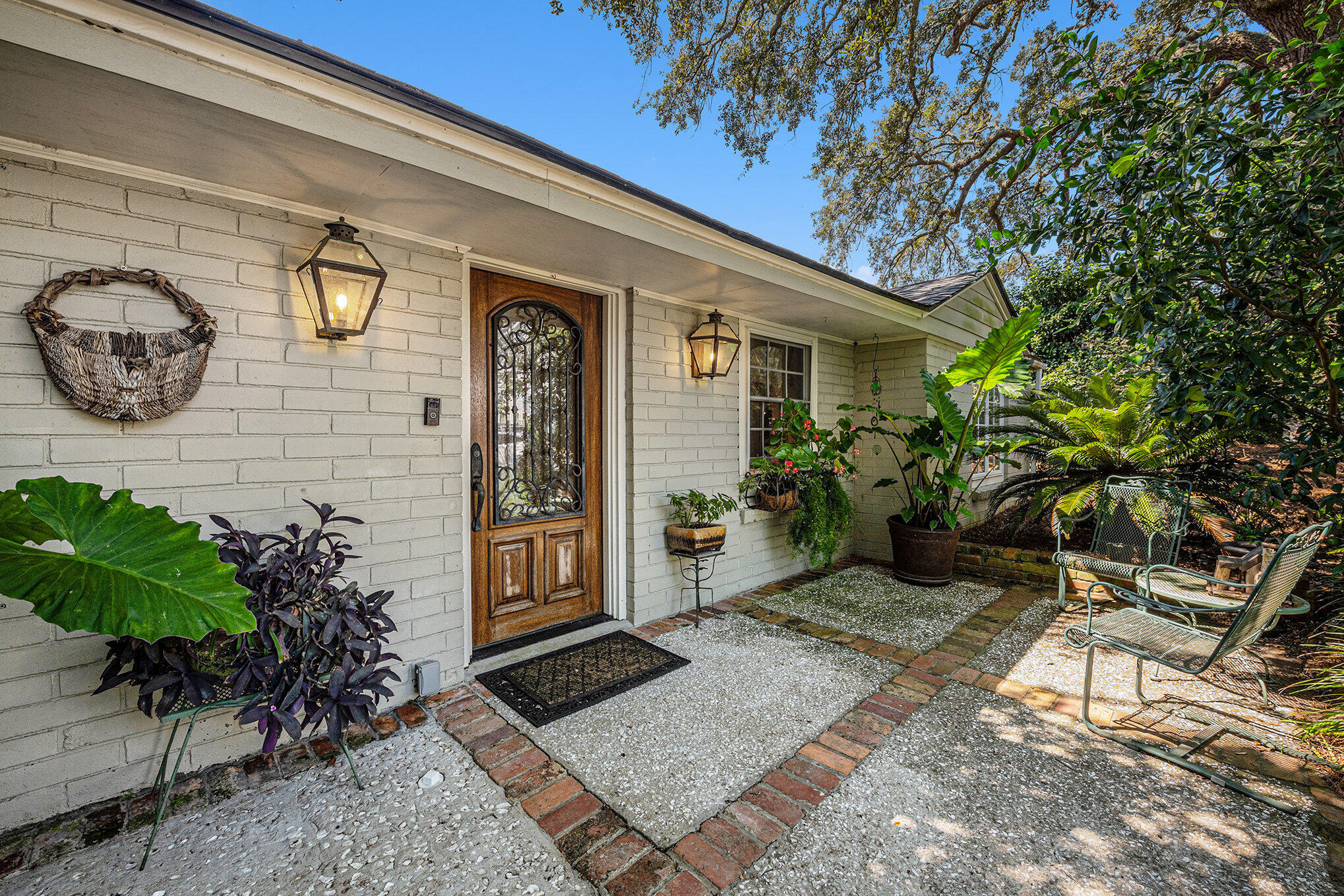 605 Ann Street Mount Pleasant, SC 29464 - Photo 4 of 32 Front Patio