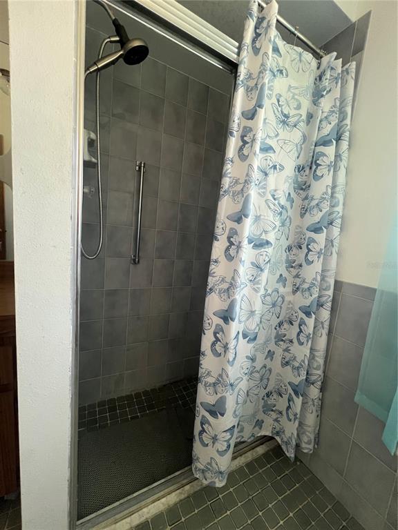 13020 Sun Road Brooksville, FL 34613 - Photo 12 of 33 a bathroom with a shower and a toilet
