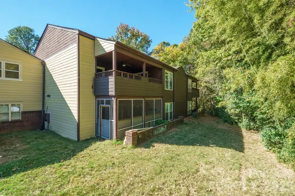 a view of a small house with yard