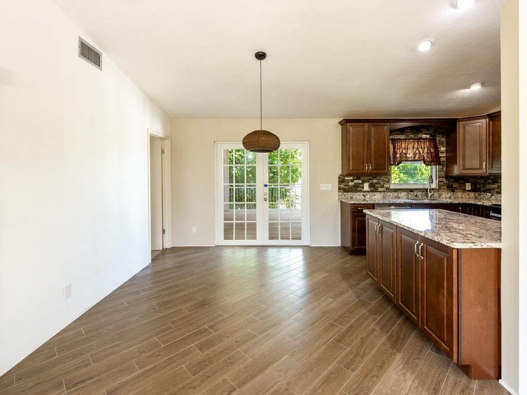 579 Rabbit Road Sanibel, FL 33957 - Photo 10 of 46 Gallery Image 10