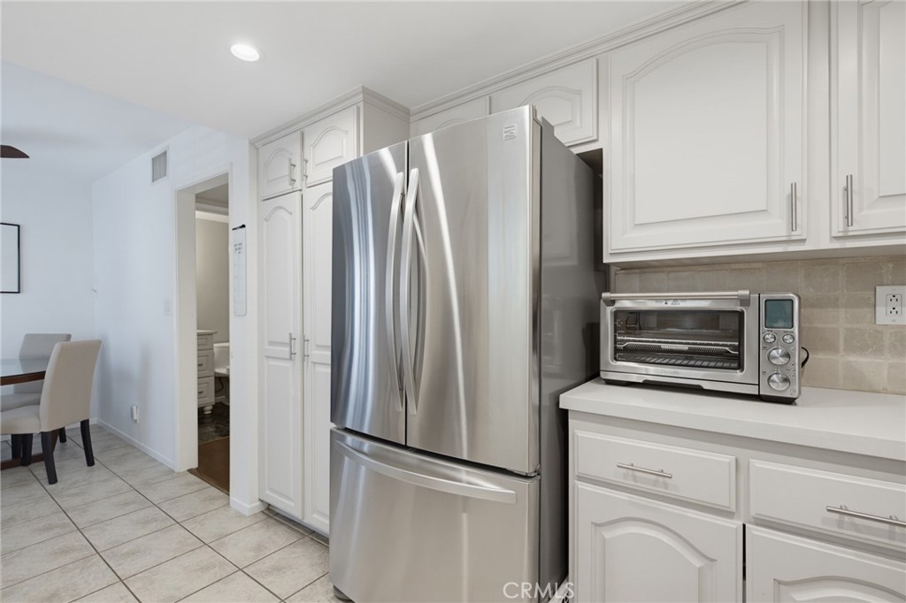 21901 Burbank Boulevard Woodland Hills, CA 91367 - Photo 8 of 30