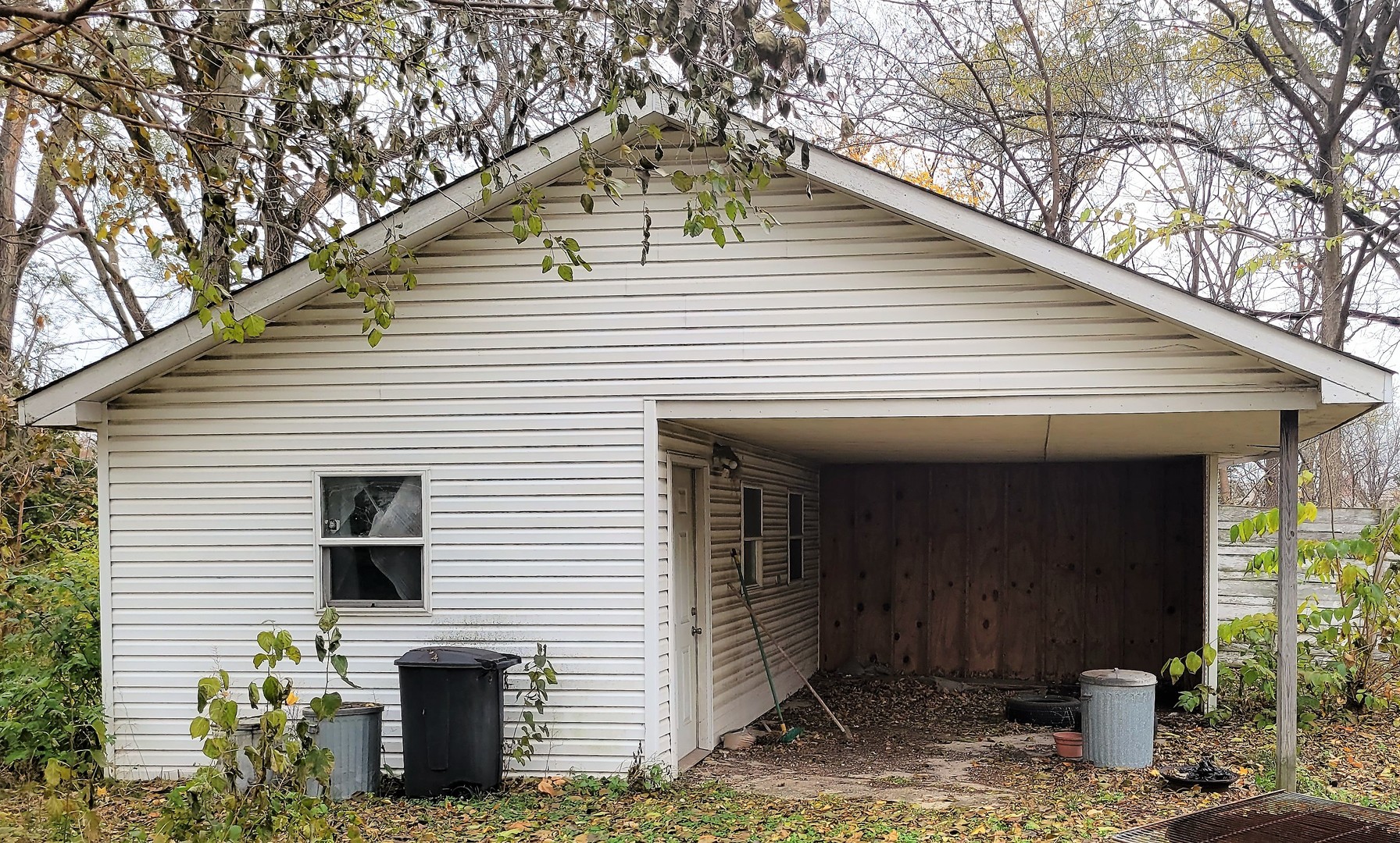 2576 Plainfield Road Joliet, IL 60435 - Photo 4 of 13 a front view of a house with patio