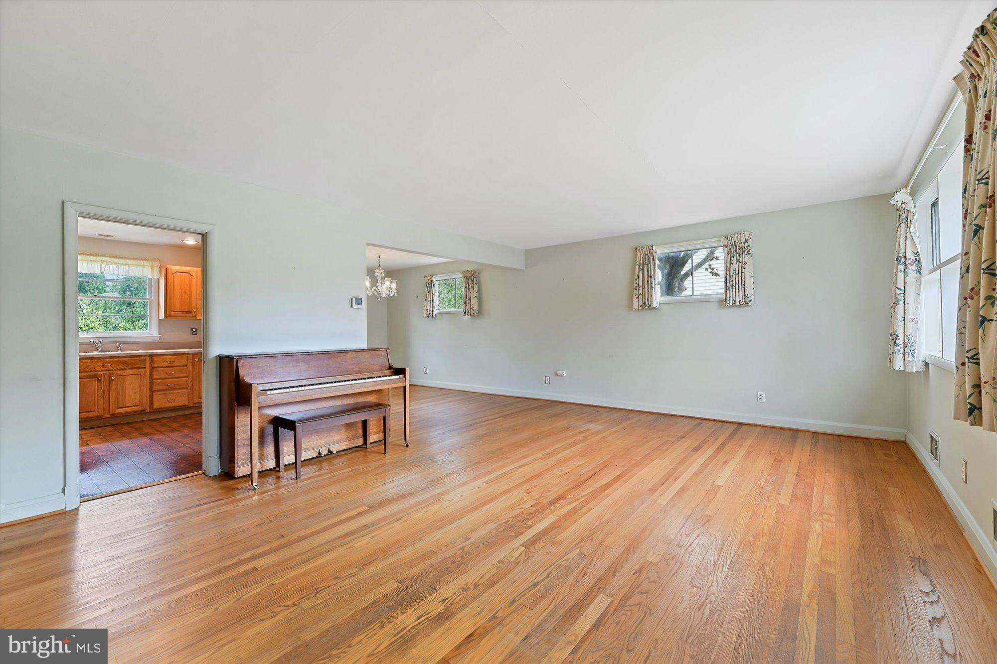 1614 Landon Road Towson, MD 21204 - Photo 5 of 41 Gallery Image 5