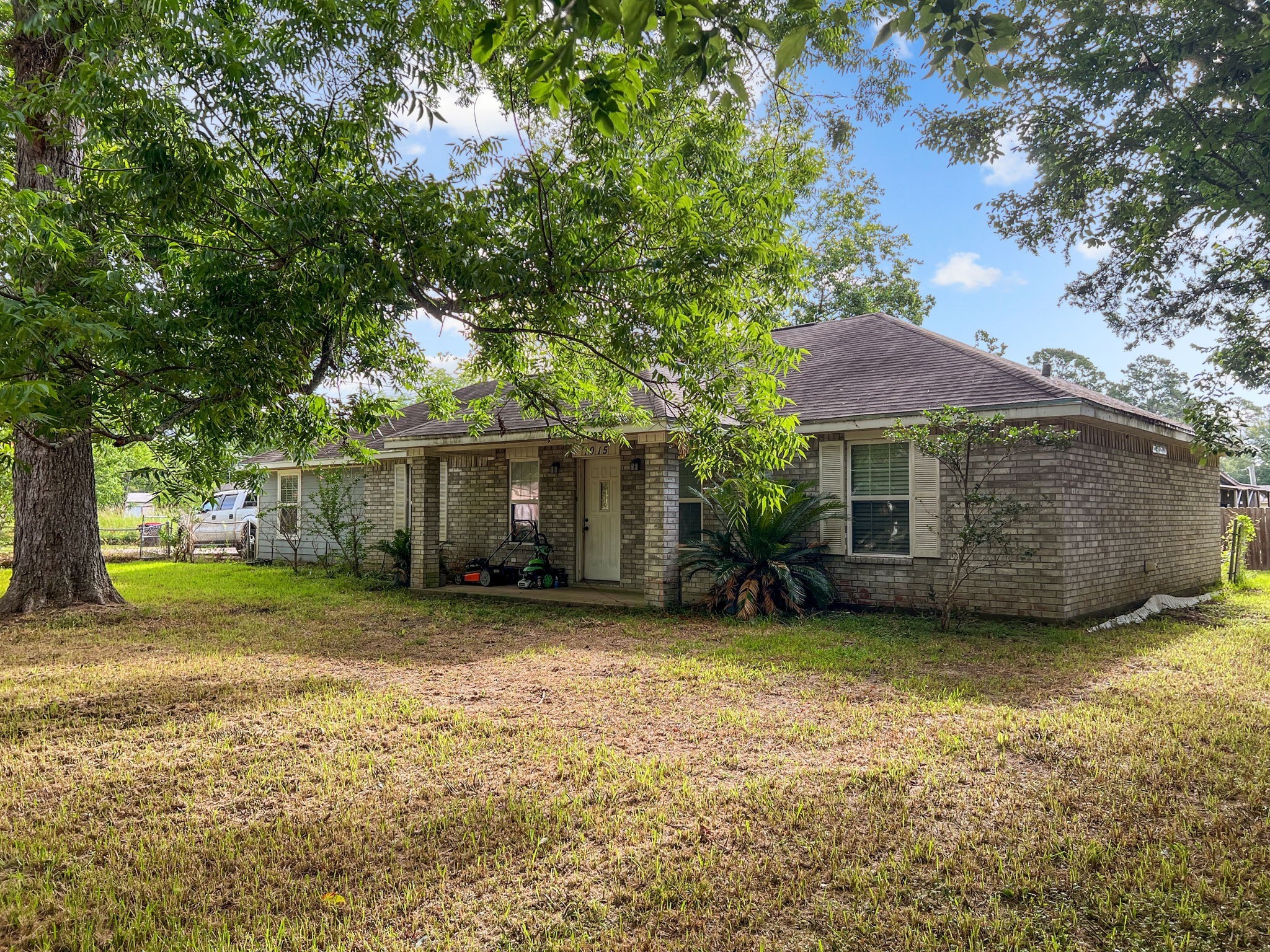 a view of a house with a yard and tree
