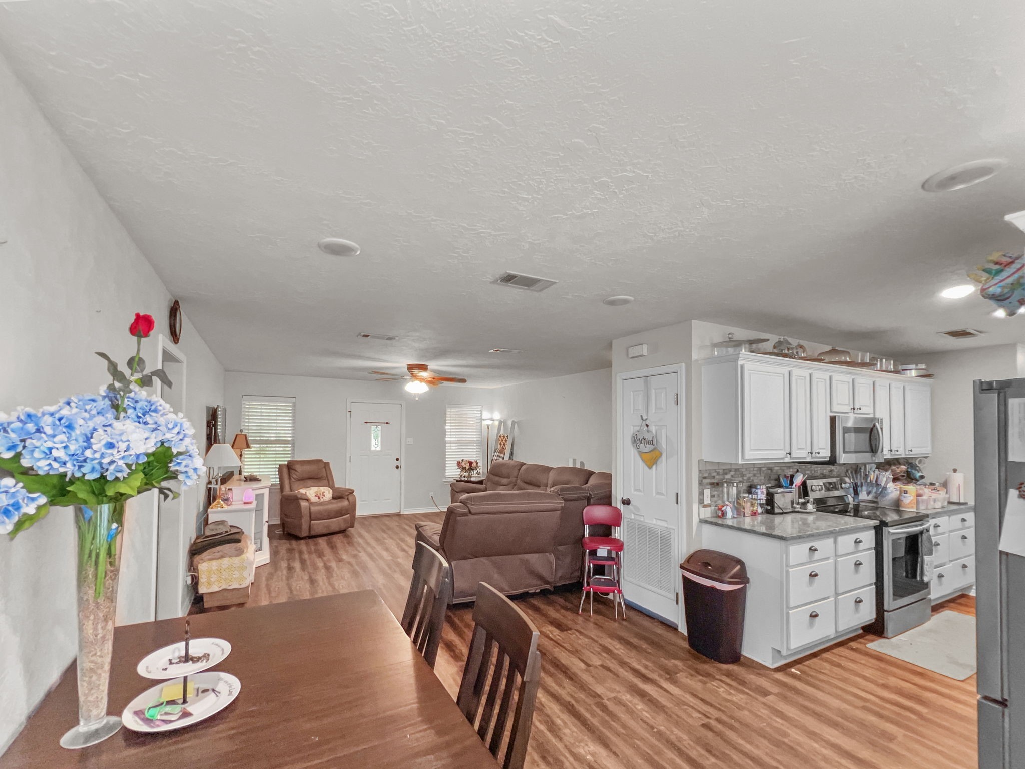 1015 Mitchell Street Sour Lake, TX 77659 - Photo 3 of 19 a living room with furniture kitchen and a table