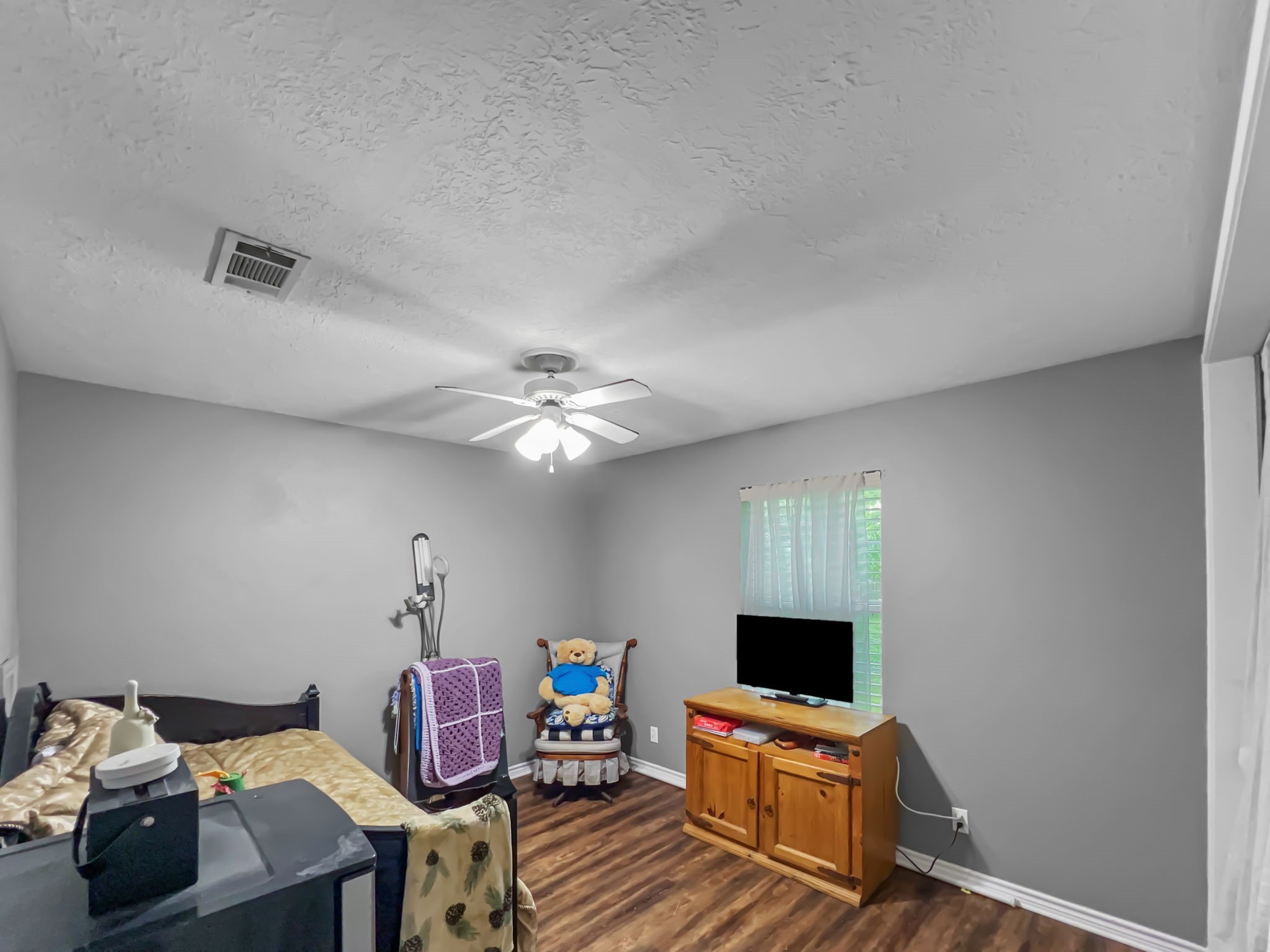 1015 Mitchell Street Sour Lake, TX 77659 - Photo 10 of 19 a room with furniture and a tv