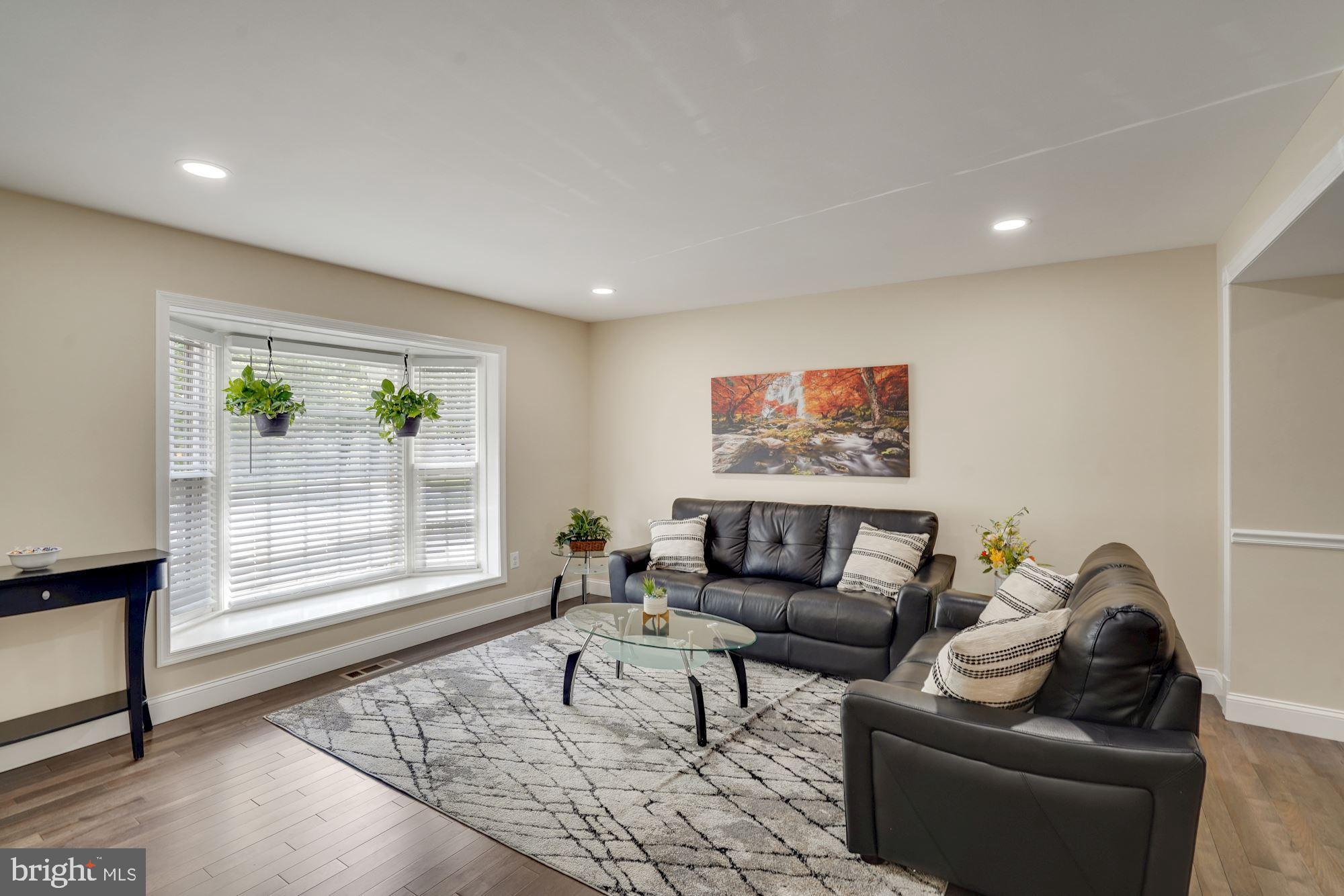 8014 Sleepy View Lane Springfield, VA 22153 - Photo 4 of 35 Sit down and make yourself at home!