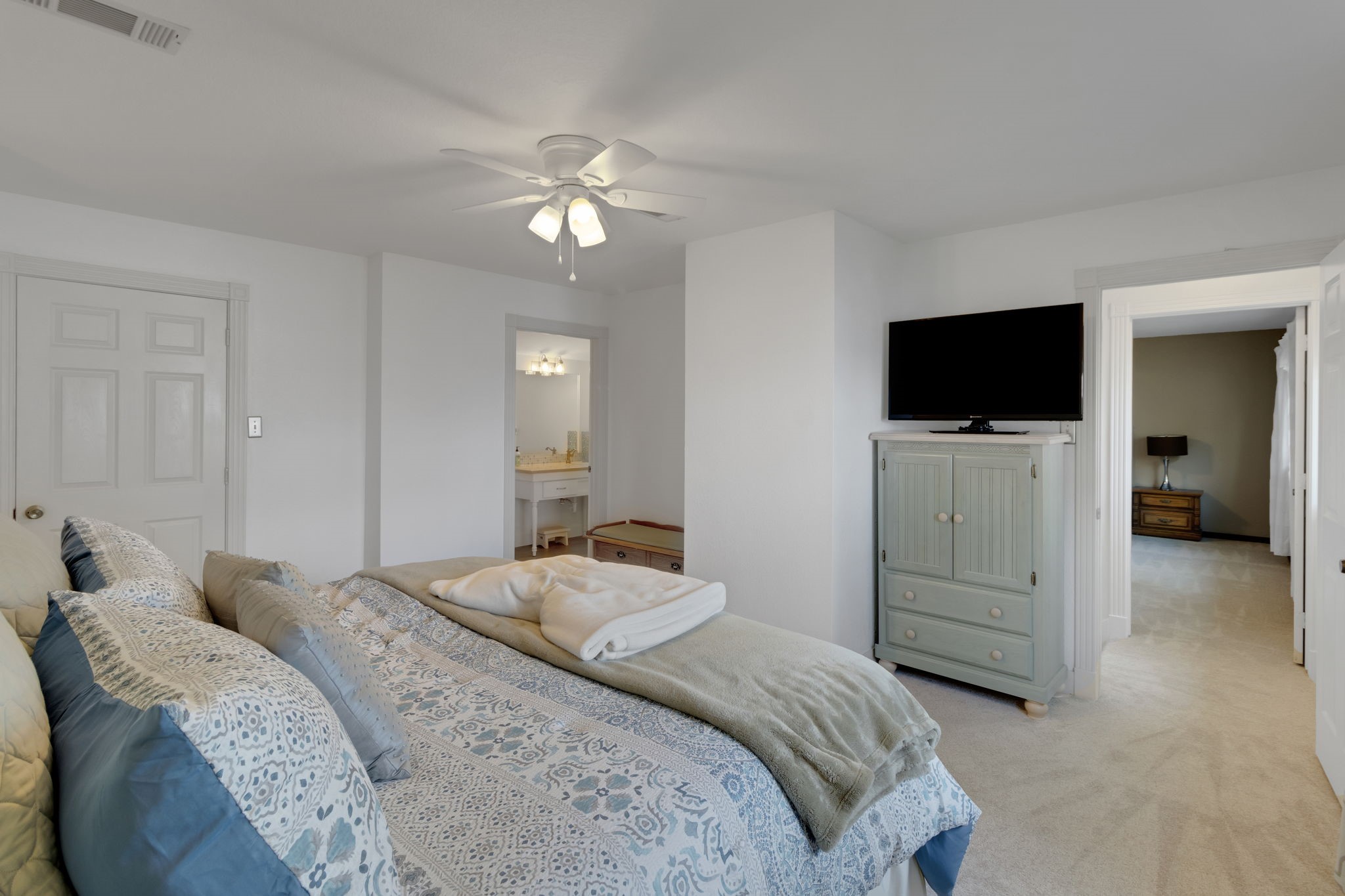 40 Pebble Beach Circle Coldspring, TX 77331 - Photo 29 of 50 Each guest bedroom has its own en-suite bathroom