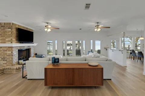 $995,000 | 40 Pebble Beach Circle, Coldspring, TX 77331