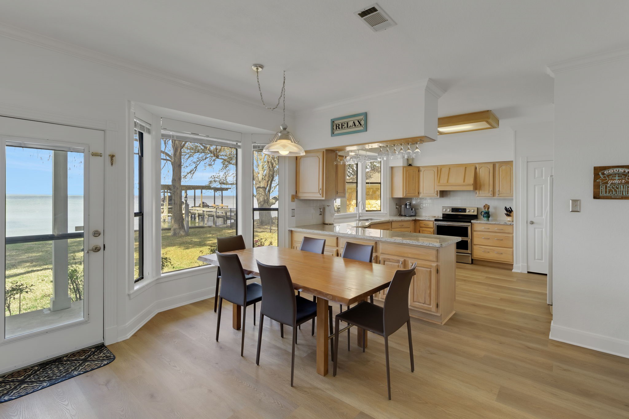 40 Pebble Beach Circle Coldspring, TX 77331 - Photo 10 of 50 Gather around the table and enjoy family meals with a beautiful view