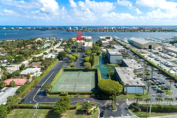 $1,800 | 890 North Federal Highway, Unit 406, Lantana, FL 33462