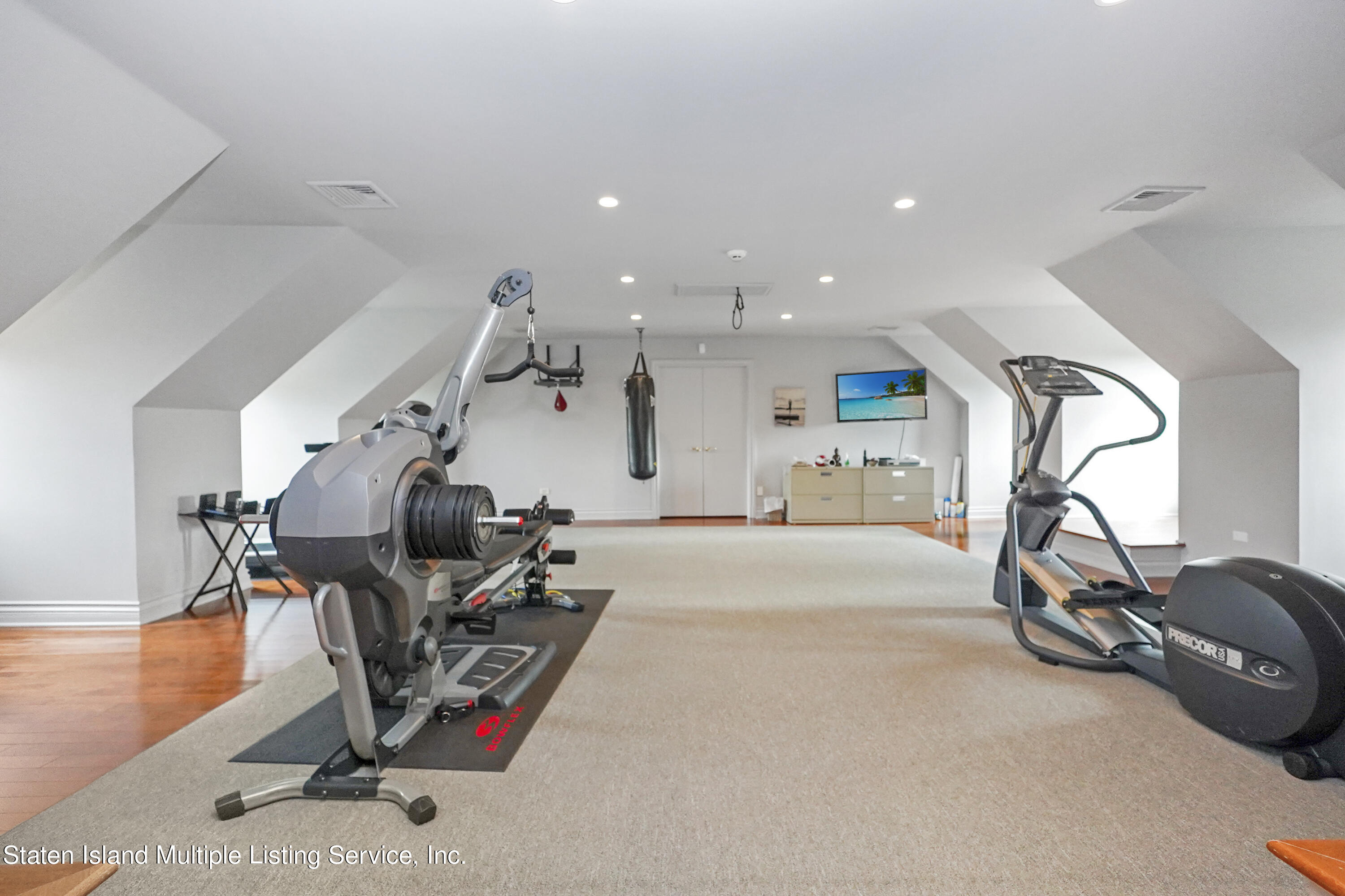 99 Buttonwood Road Staten Island, NY 10304 - Photo 27 of 43 Photo Jan 16 2023, 10 09 17 AM