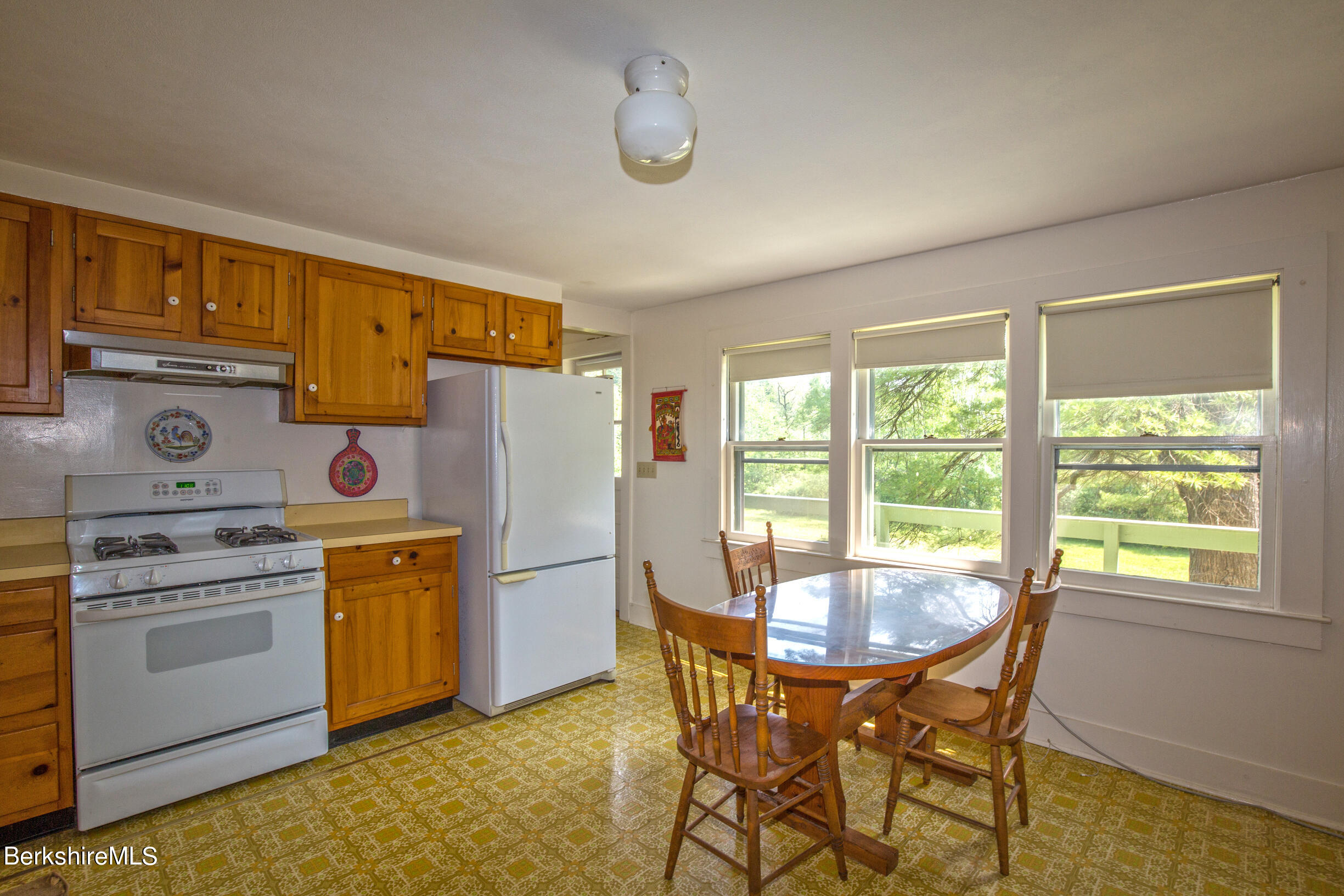 424 Cooper Hill Road Sheffield, MA 01257 - Photo 4 of 45 Breakfast Table