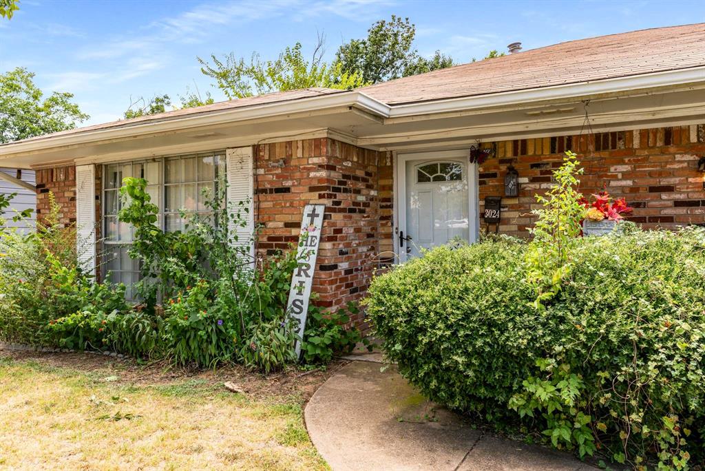 3024 Conflans Road, Unit 3026 Irving, TX 75061 - Photo 5 of 29 front view of a house