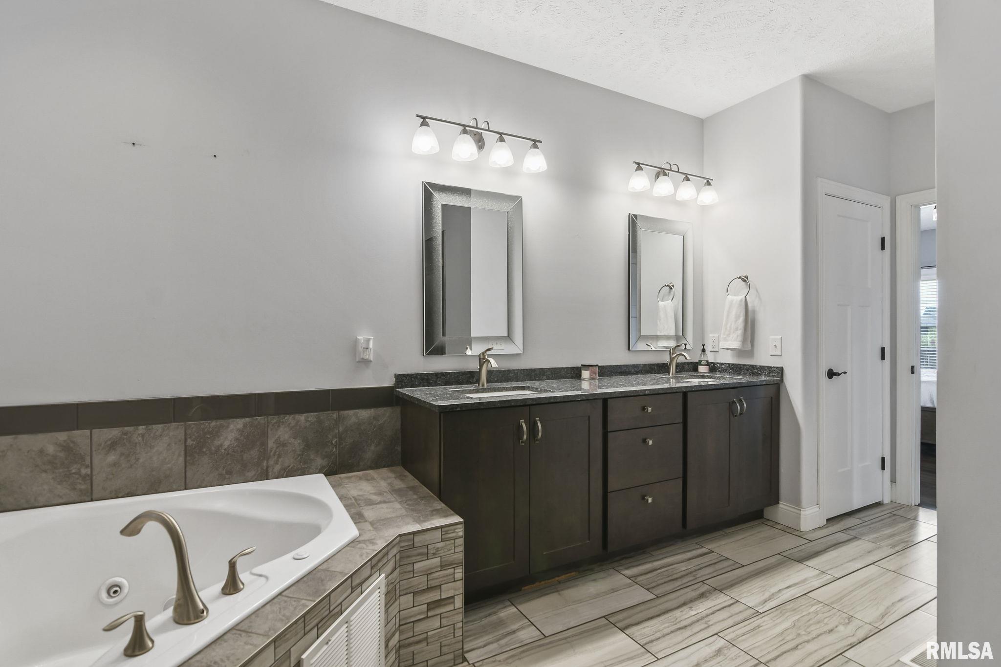 5001 Mountain View Drive Springfield, IL 62711 - Photo 20 of 41 Gallery Image 20