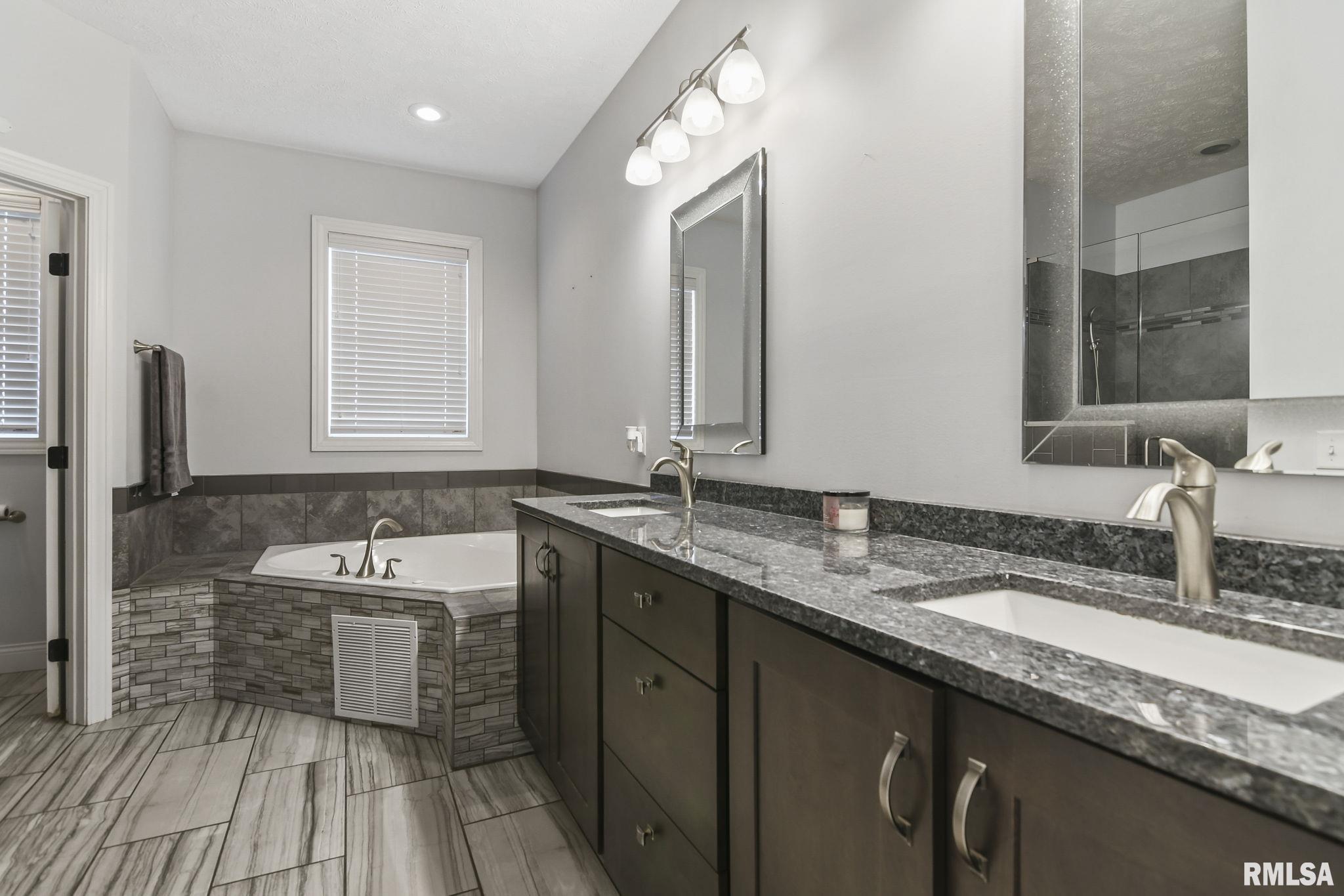 5001 Mountain View Drive Springfield, IL 62711 - Photo 21 of 41 Gallery Image 21