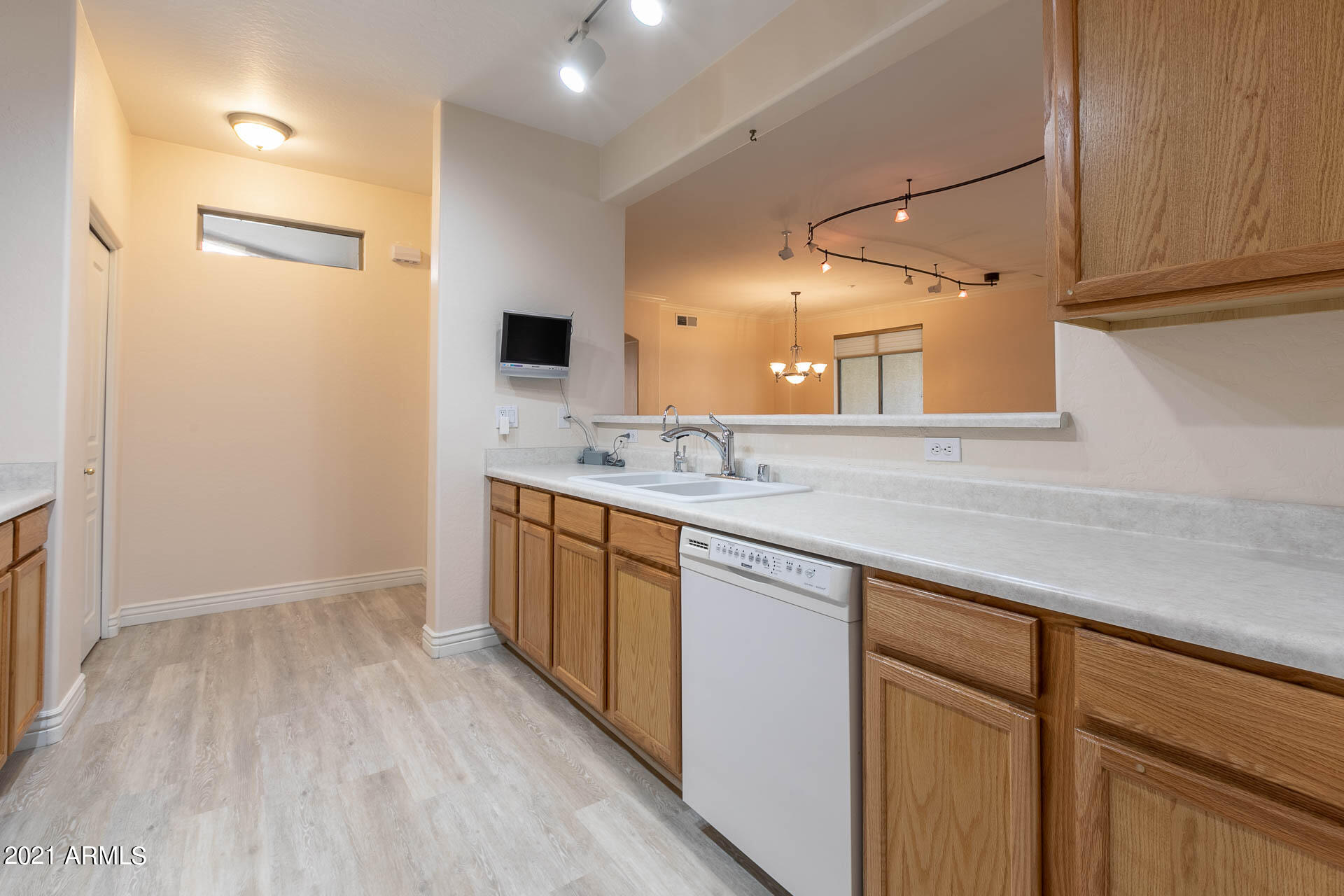 955 East Knox Road, Unit 113 Chandler, AZ 85225 - Photo 6 of 38 Kitchen