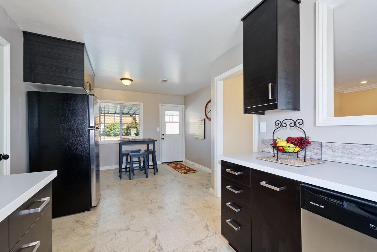 9444 Pearlwood Road Santee, CA 92071 - Photo 8 of 25 Gallery Image 8