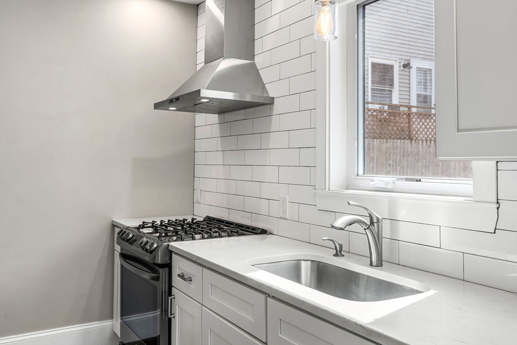 251 Rantoul Street, Unit 1 Beverly, MA 01915 - Photo 12 of 40 Gallery Image 12