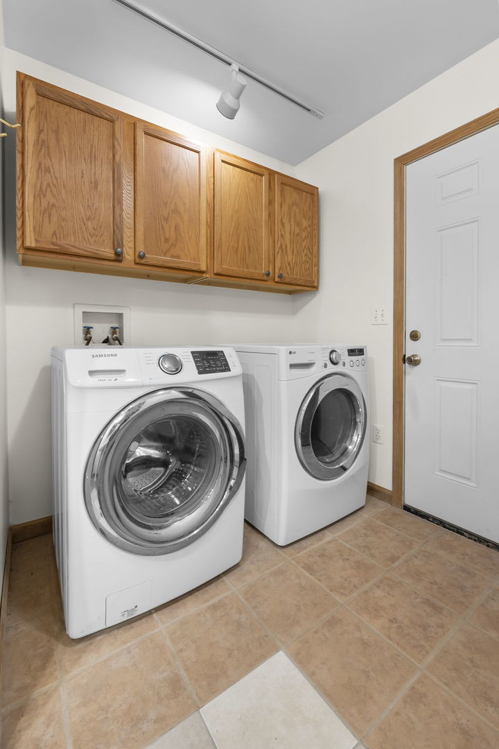 7198 Omega Road Kinmundy, IL 62854 - Photo 44 of 95 a utility room with sink dryer and washer