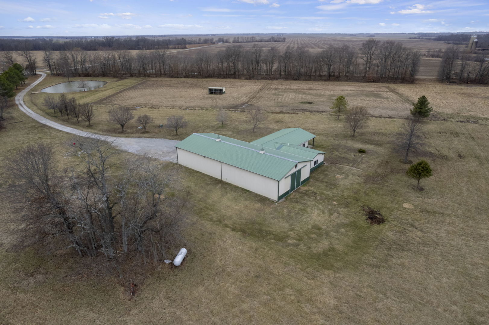 7198 Omega Road Kinmundy, IL 62854 - Photo 83 of 95 a view of a bath tub sitting in bathroom