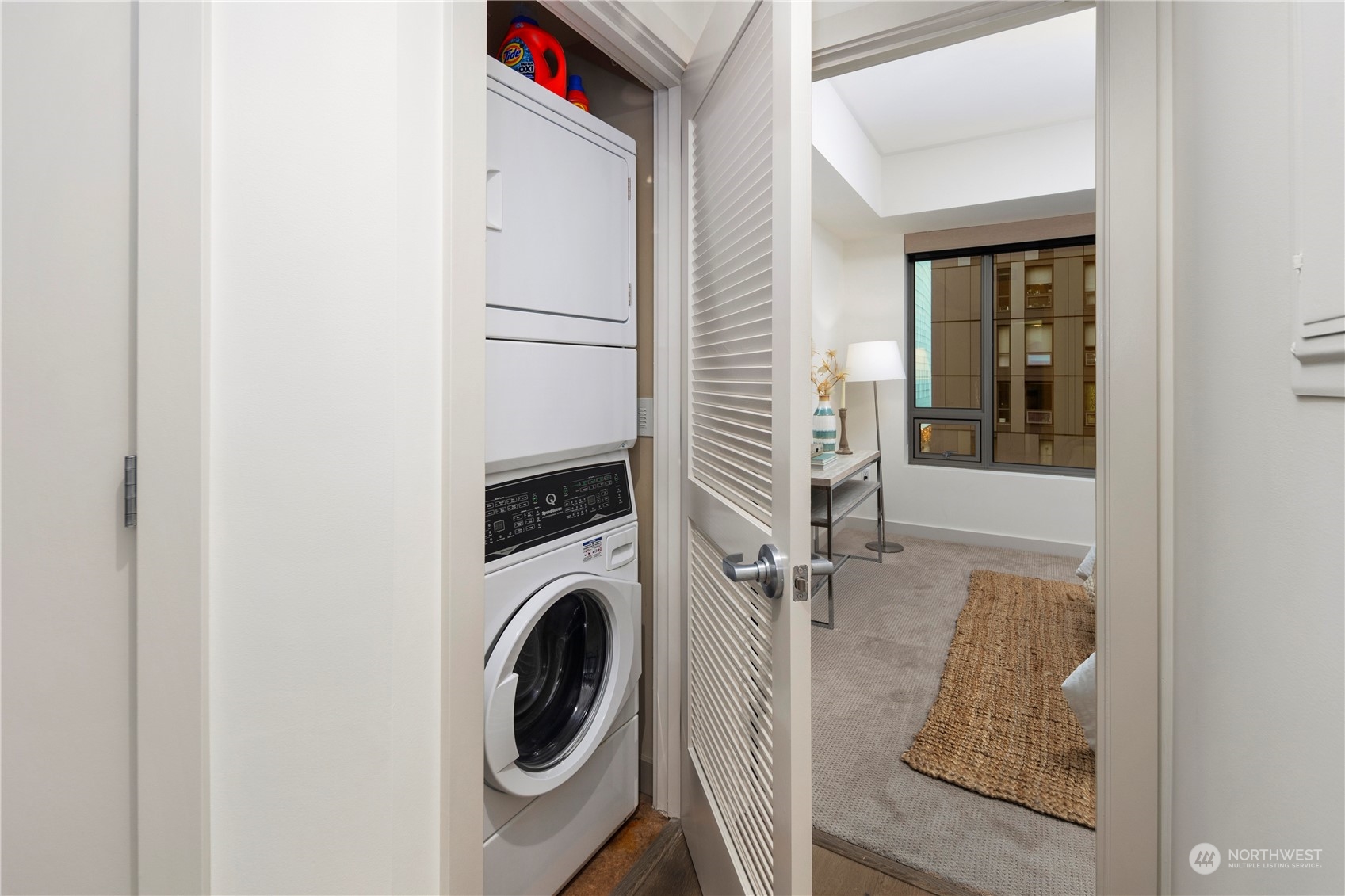 910 Lenora Street, Unit S1003 Seattle, WA 98121 - Photo 12 of 28 a utility room with dryer and washer