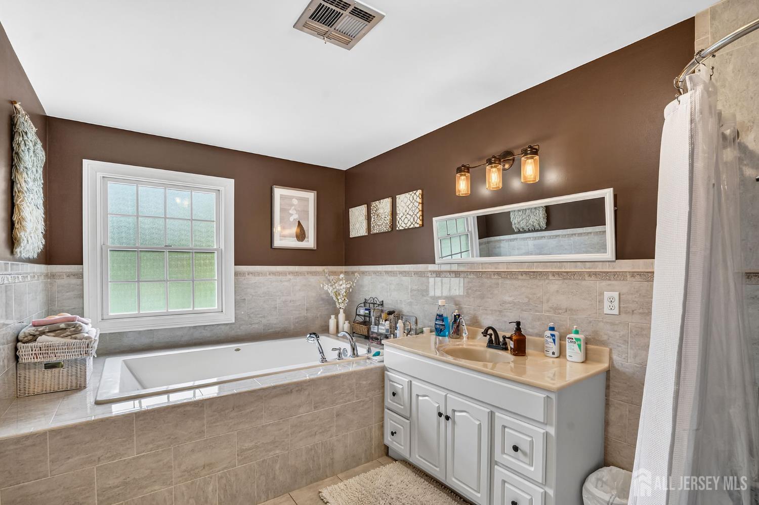 695 Spruce Road North Brunswick, NJ 08902 - Photo 29 of 63