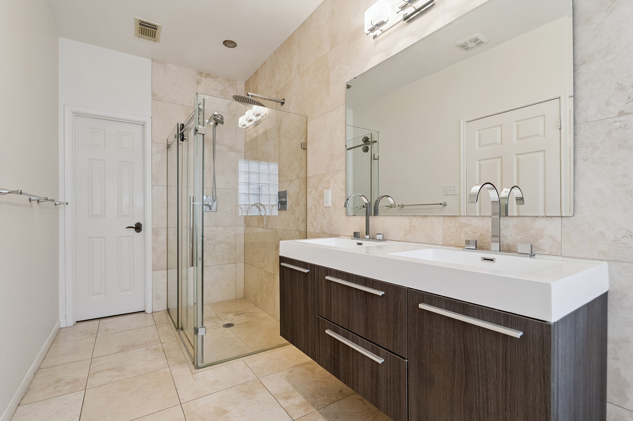 816 Anderson Street Bellaire, TX 77401 - Photo 28 of 45 Primary Bath