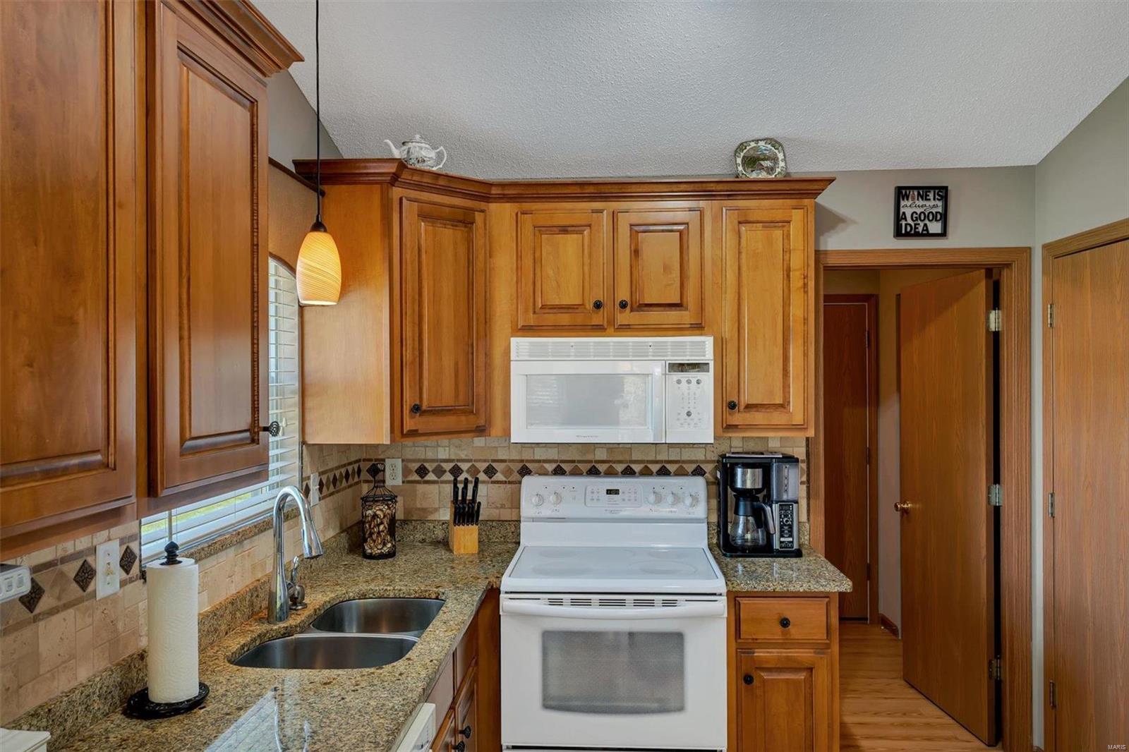 2290 Castlegate Drive Imperial, MO 63052 - Photo 12 of 33