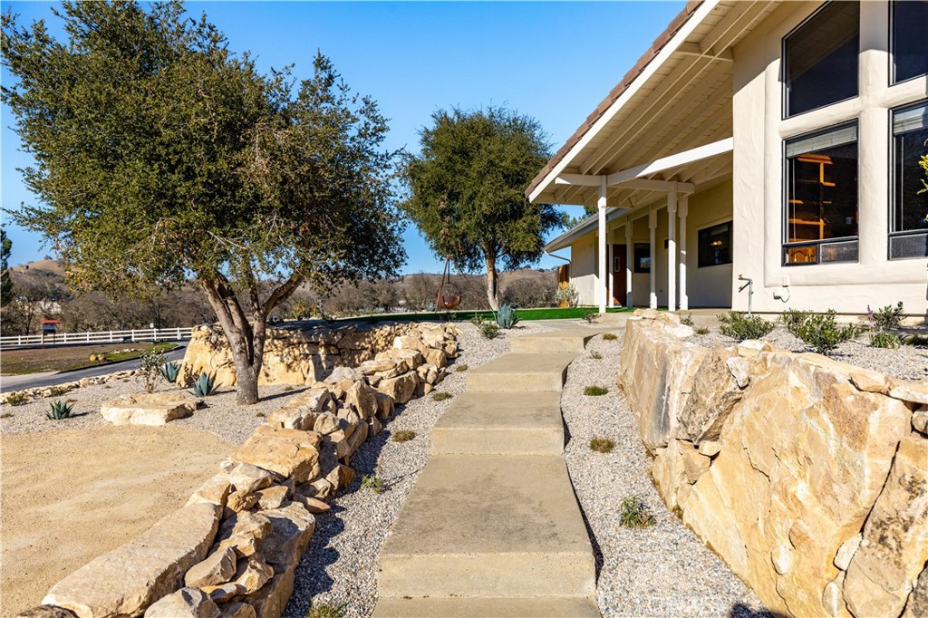 1670 Southfork Place Paso Robles, CA 93446 - Photo 17 of 61