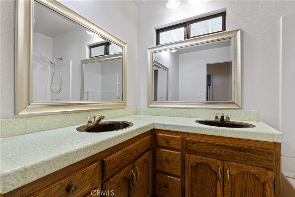 1670 Southfork Place Paso Robles, CA 93446 - Photo 41 of 61 a bathroom with a sink and a mirror