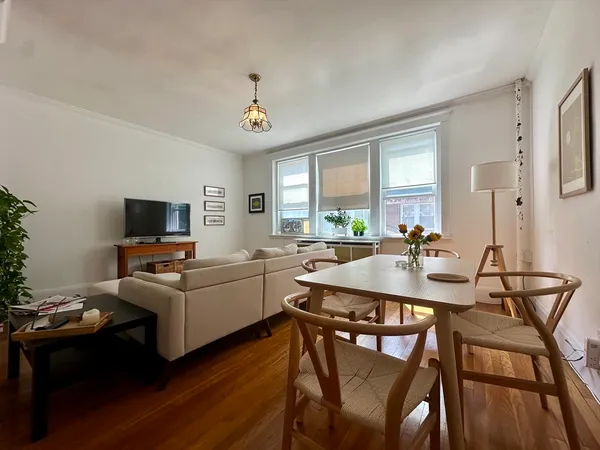 $3,700 | 44 Longwood Avenue, Unit 3, Brookline, MA 02446