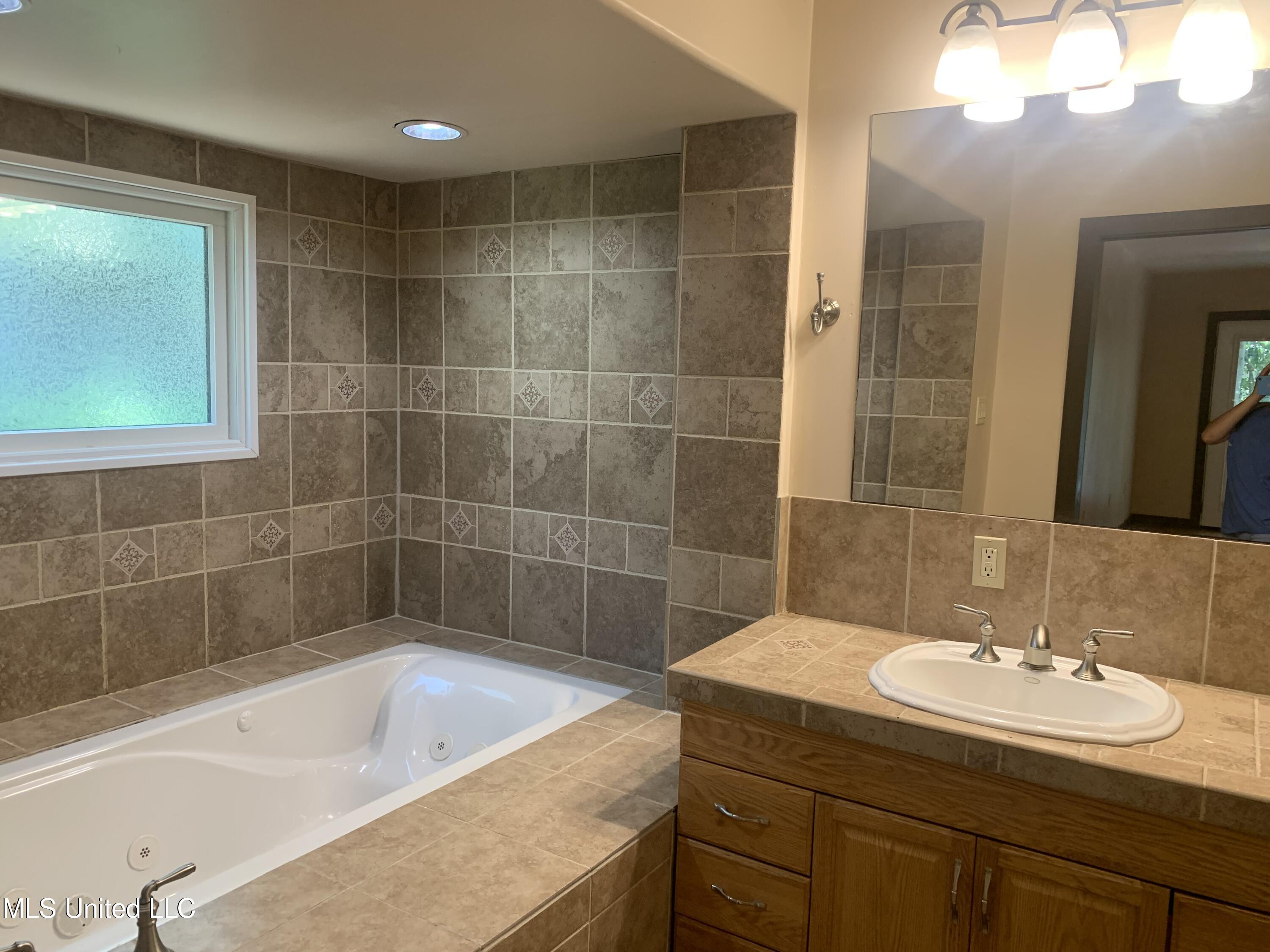 473 Jim Money Road Biloxi, MS 39531 - Photo 15 of 18 JM guest bathroom