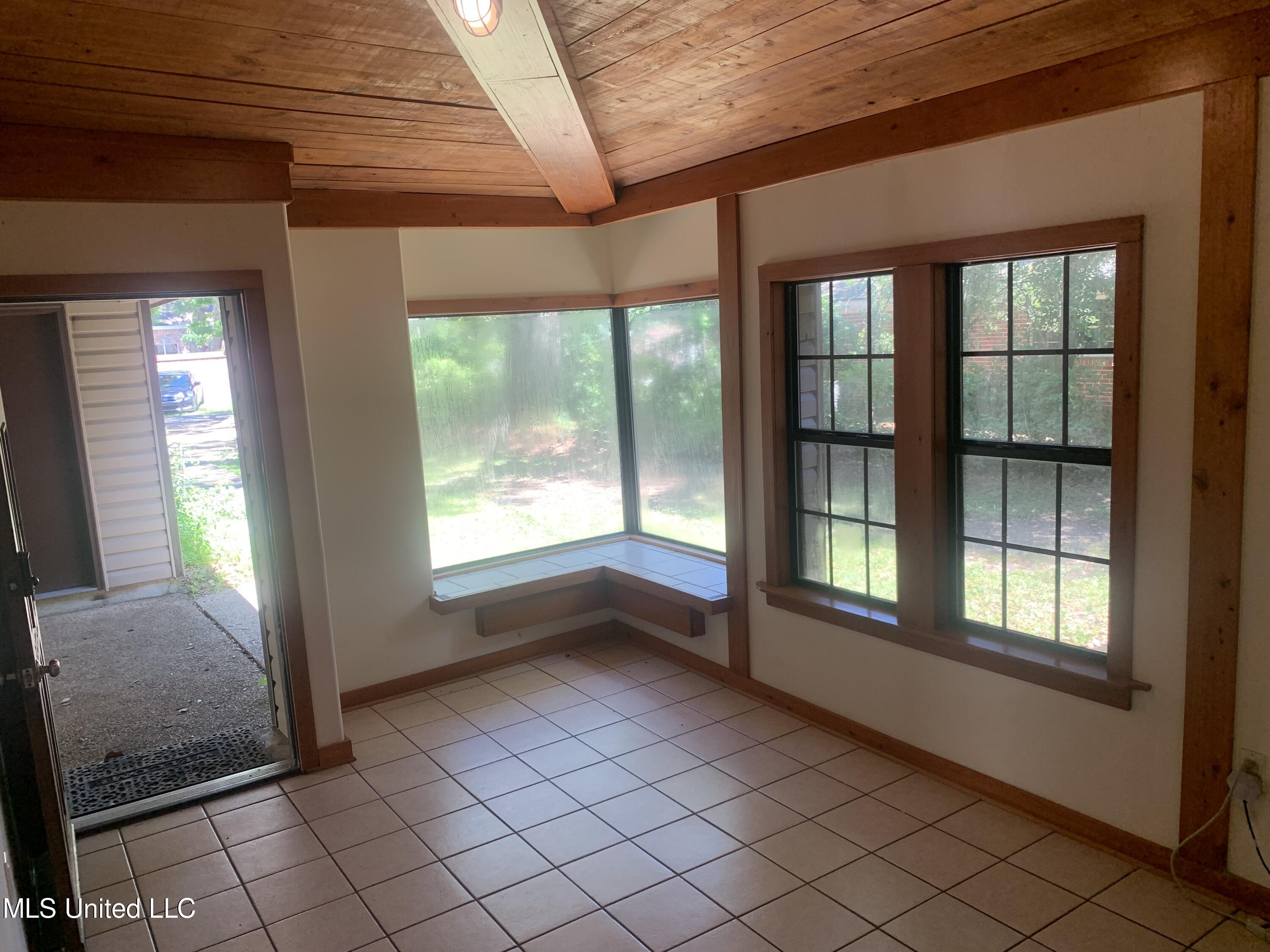 473 Jim Money Road Biloxi, MS 39531 - Photo 4 of 18 JM entryway