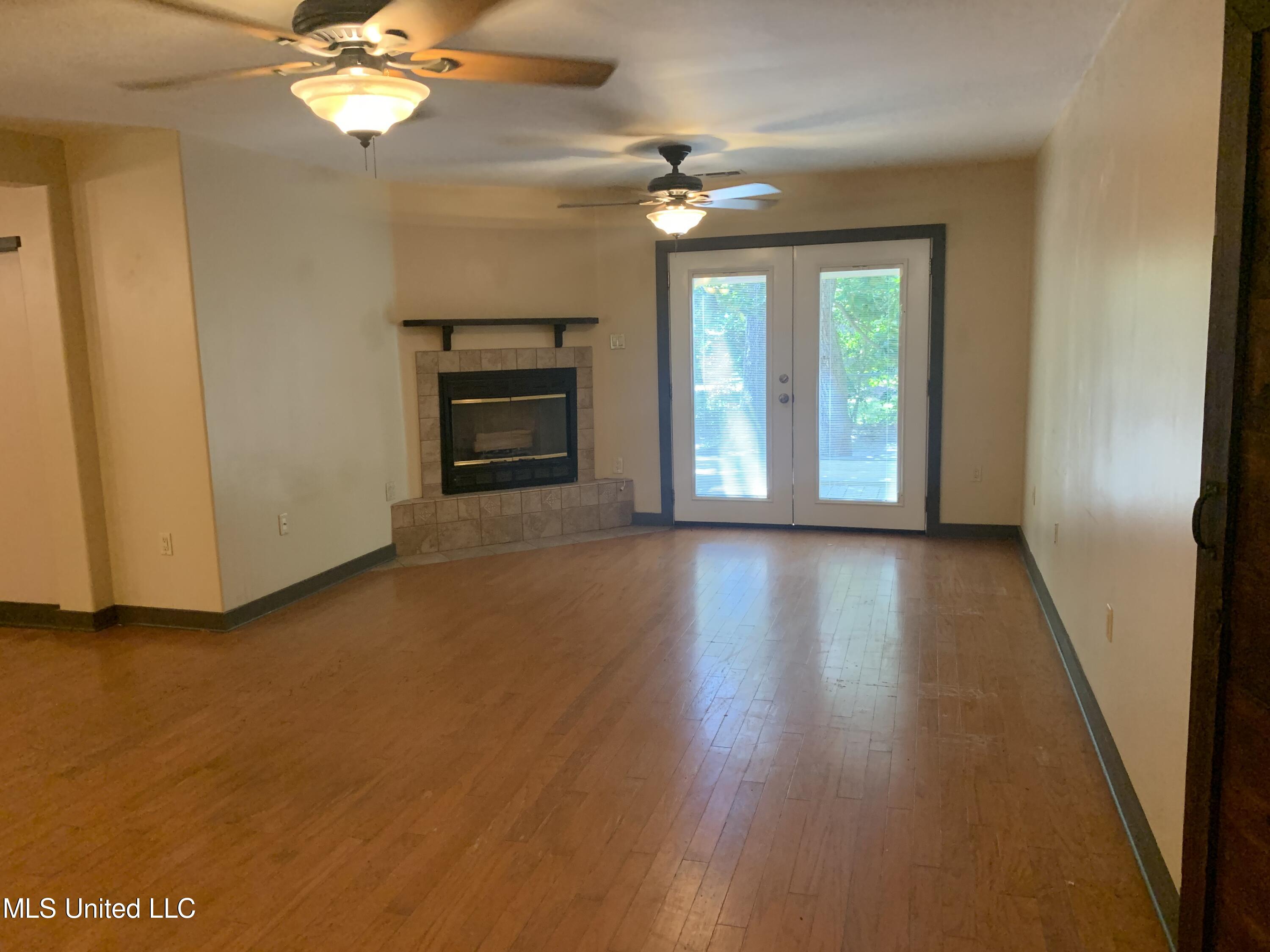 473 Jim Money Road Biloxi, MS 39531 - Photo 6 of 18 JM living room