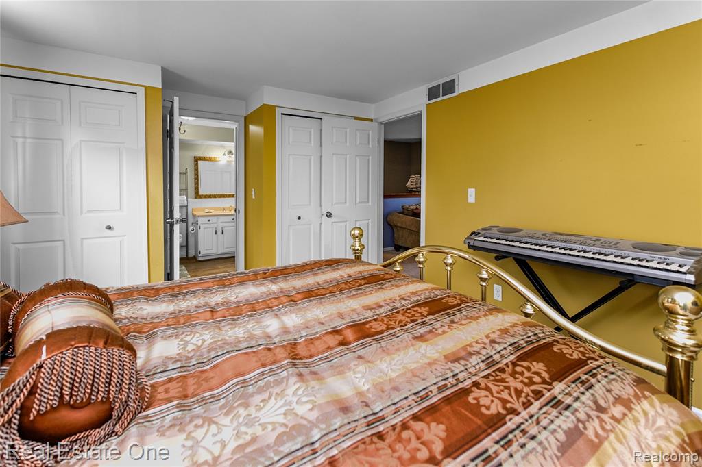 21462 Meridian Road Grosse Ile, MI 48138 - Photo 27 of 36 Gallery Image 27
