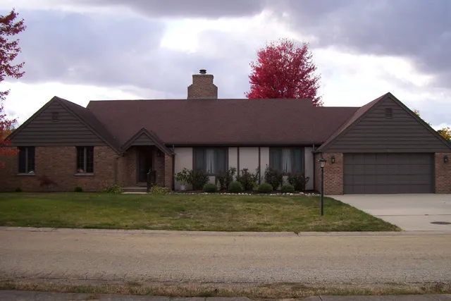 $425,000 | 304 North Chaucer Boulevard, Monticello, IL 61856