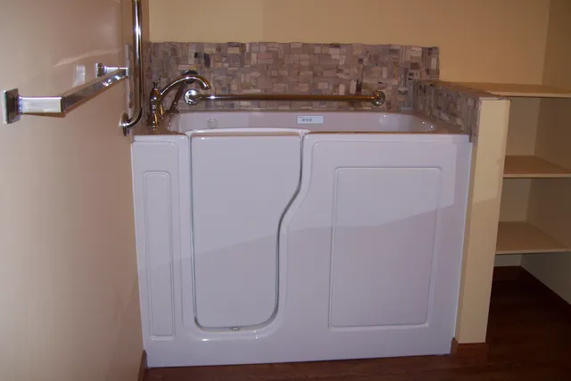 $425,000 | 304 North Chaucer Boulevard, Monticello, IL 61856