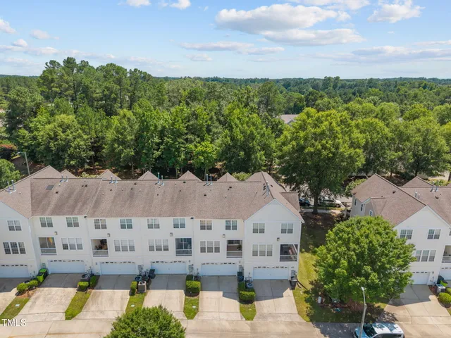 a picture of a bench in a cabinet
