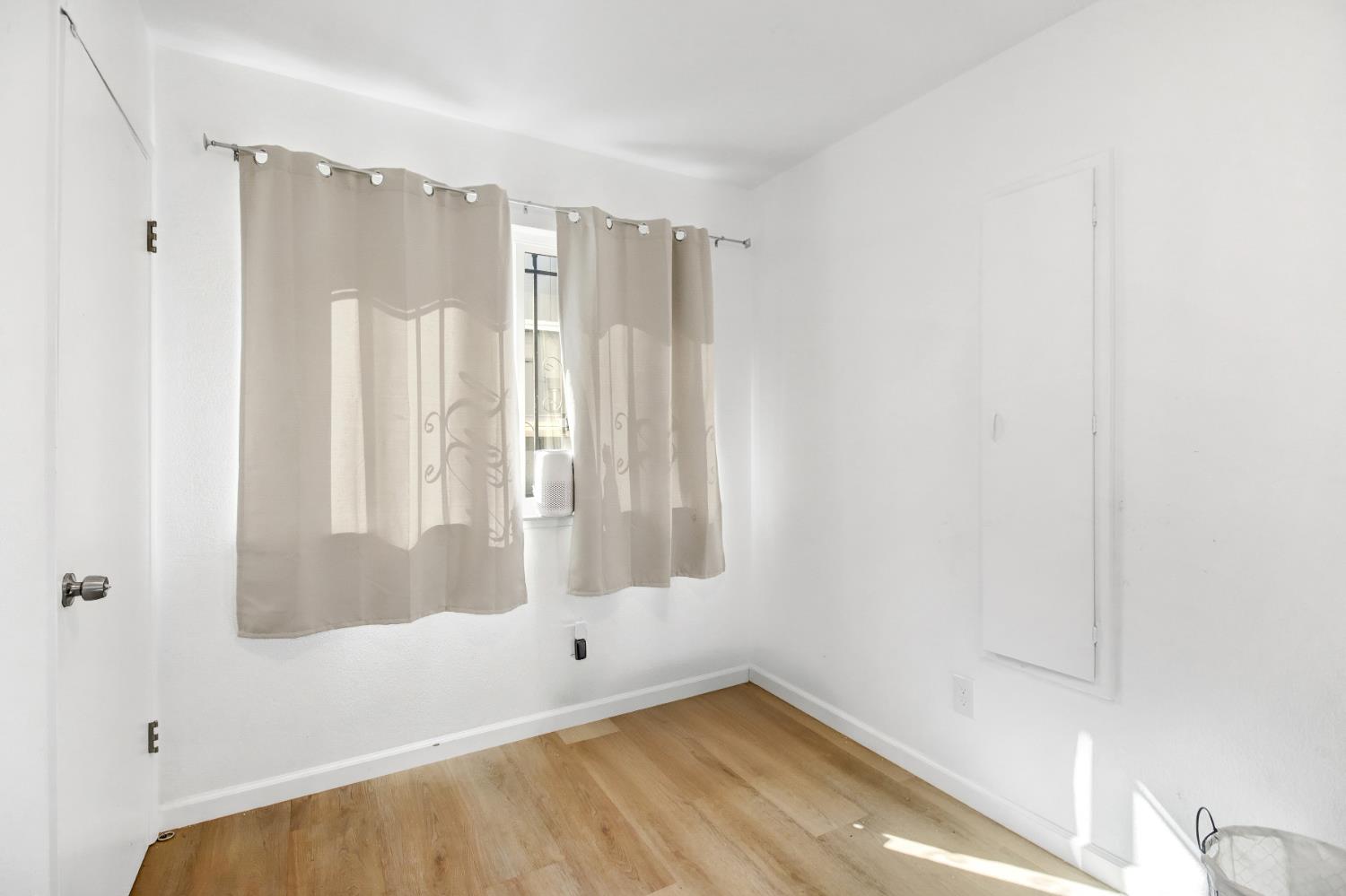 1916 17th Street Sacramento, CA 95811 - Photo 15 of 33 a bathroom with a bathtub and a shower