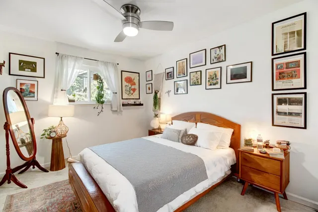 a picture of a wall with white and white walls