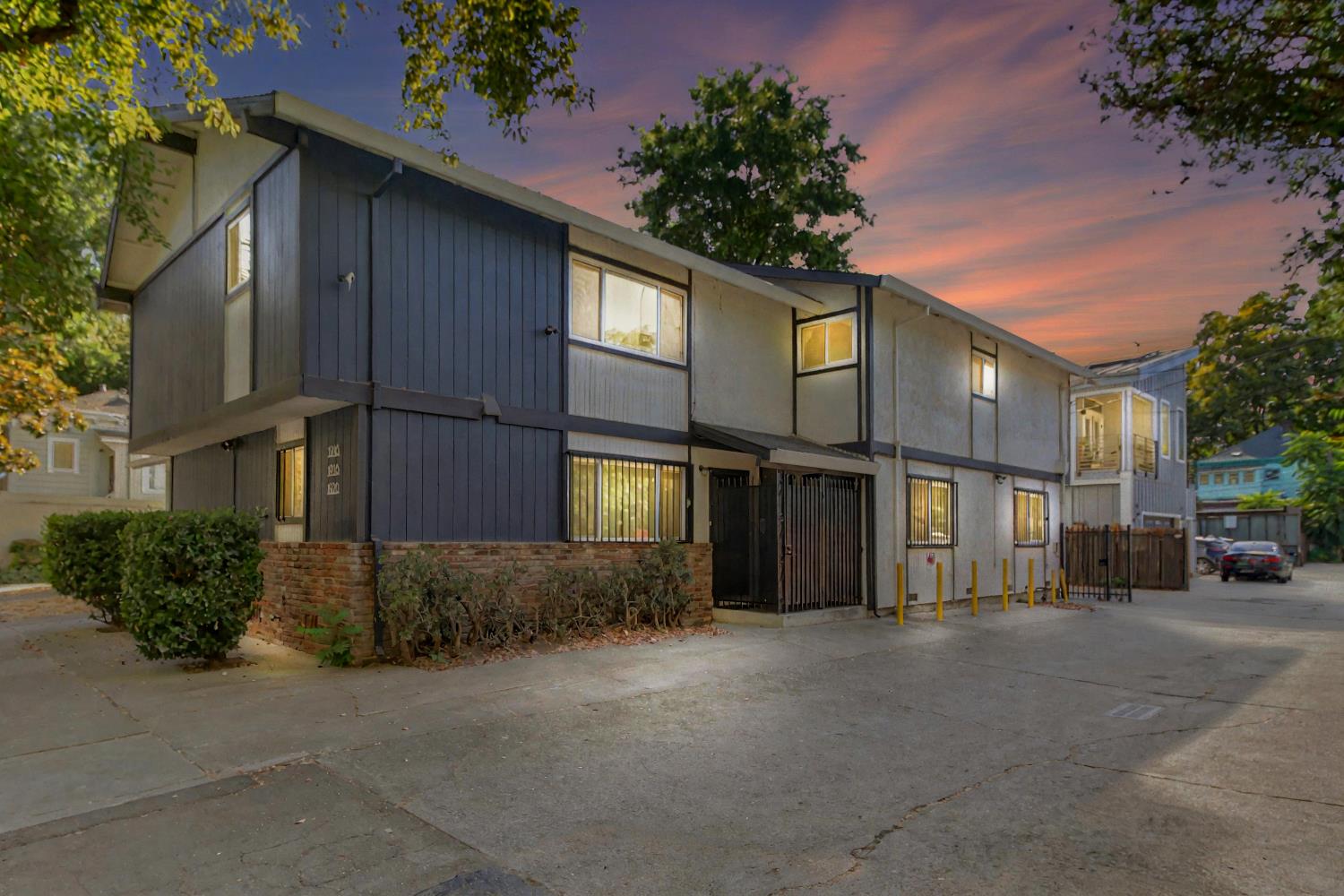 1916 17th Street Sacramento, CA 95811 - Photo 2 of 33 a view of a house with a street