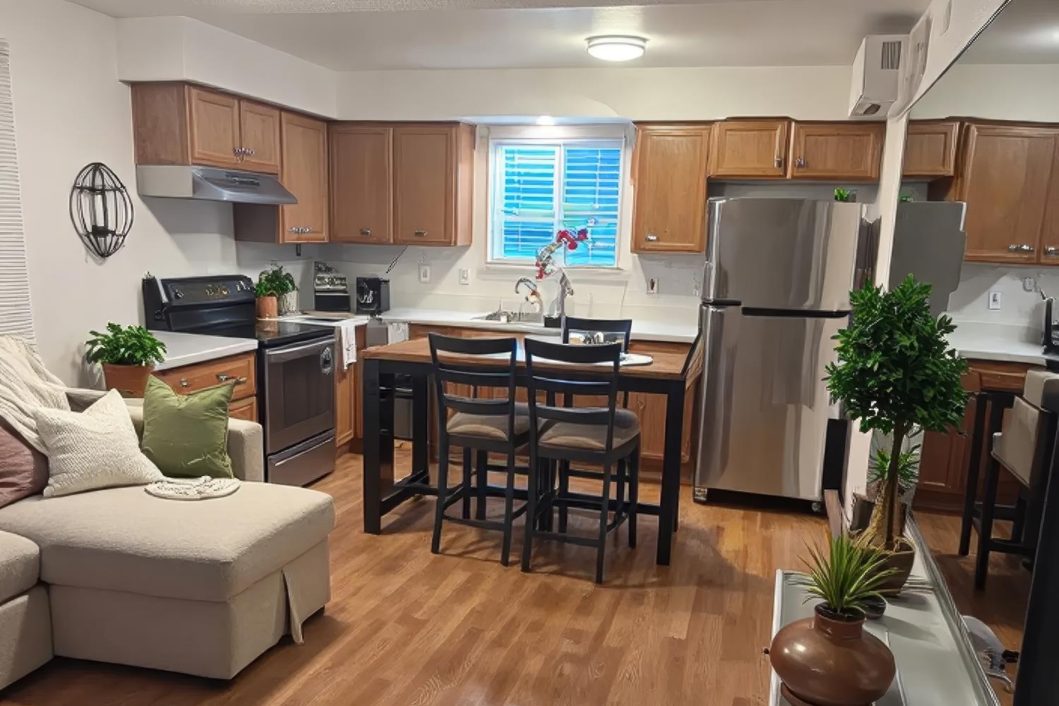 1916 17th Street Sacramento, CA 95811 - Photo 29 of 33 This unit virtually staged, beautiful floors.