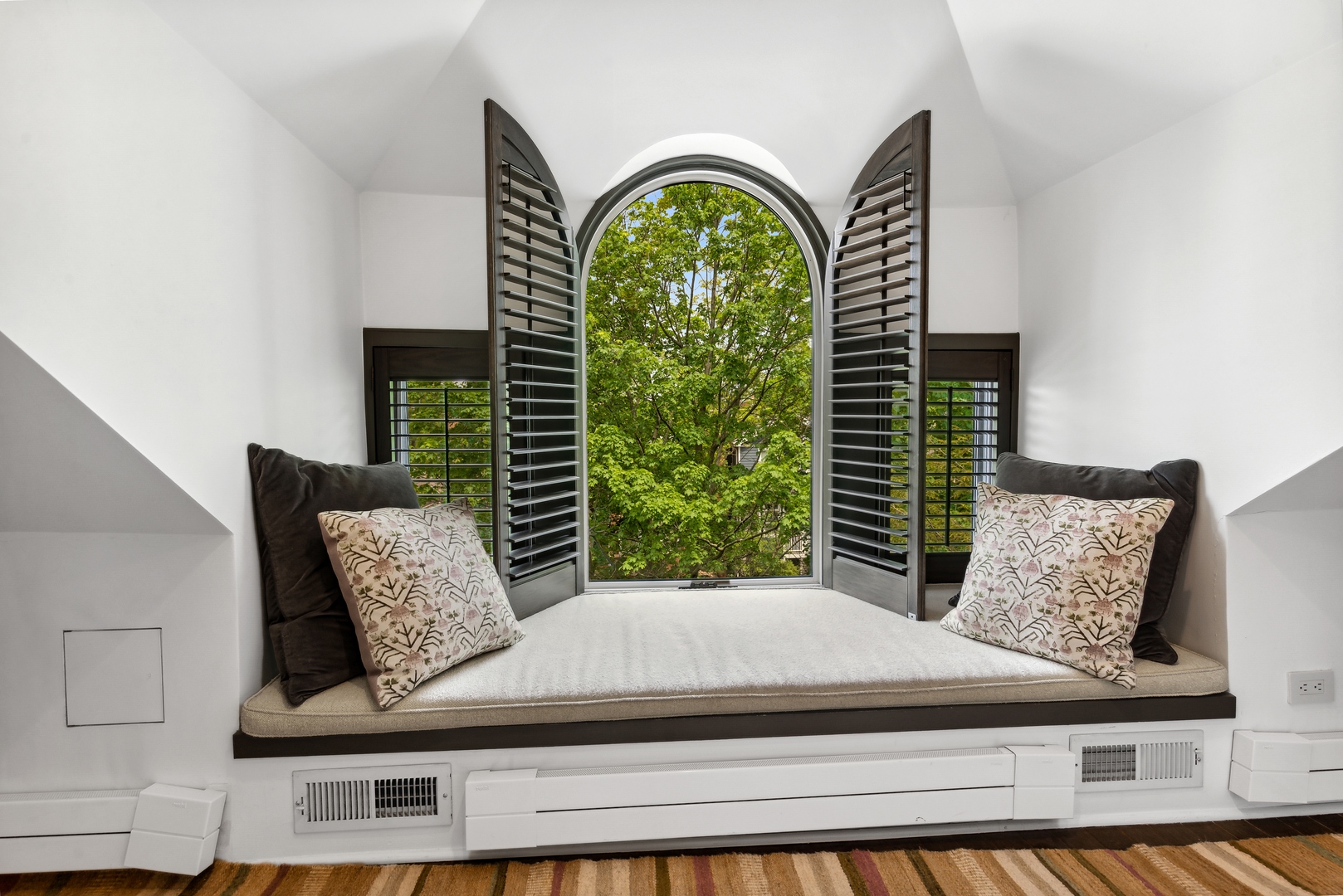 1465 West Cullom Avenue Chicago, IL 60613 - Photo 22 of 54 a bedroom with a bed and a window