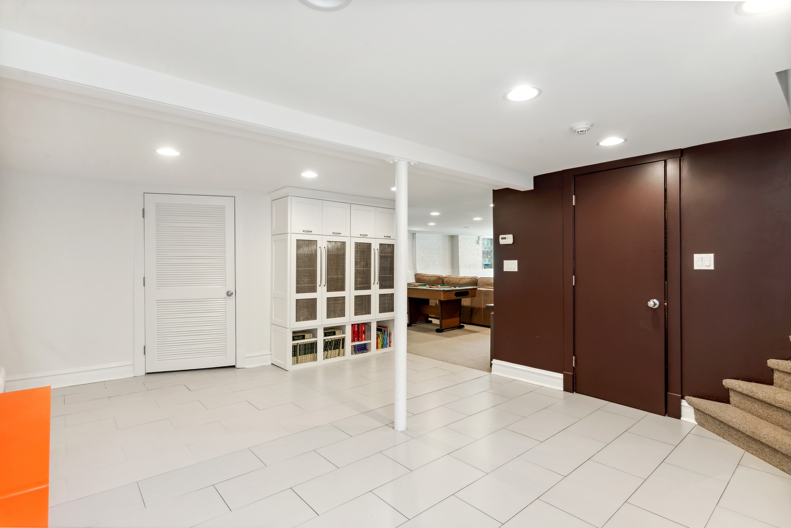 1465 West Cullom Avenue Chicago, IL 60613 - Photo 31 of 54 a view of a livingroom with a staircase